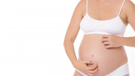  A photo of a pregnant woman with a dermatological disorder such as itchy skin.