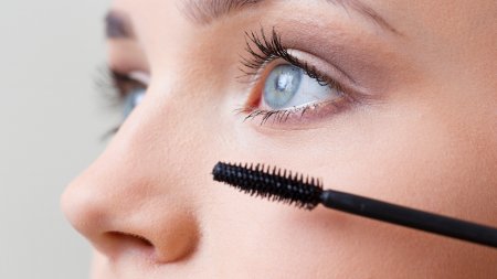 eye allergic reaction